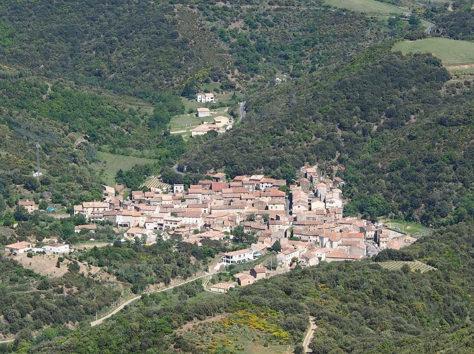 Vue de haut de la commune de Saint-Nazaire-de-Ladarez